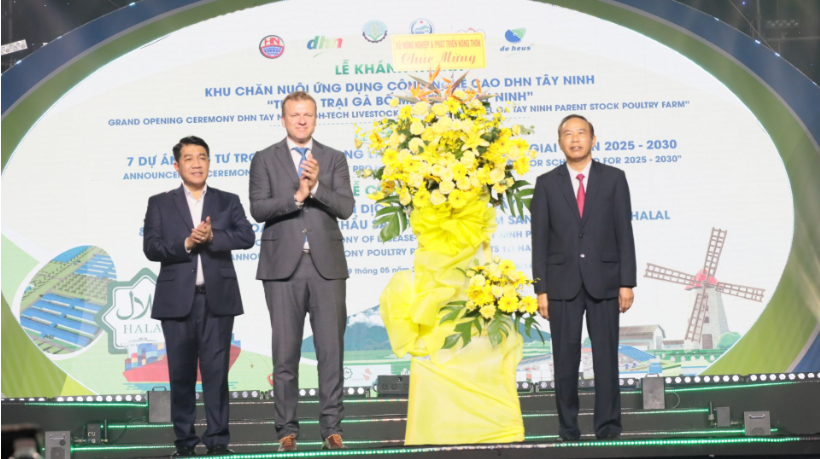 Tây Ninh: Công bố vùng an toàn dịch bệnh và tổ hợp nông nghiệp ứng dụng công nghệ cao